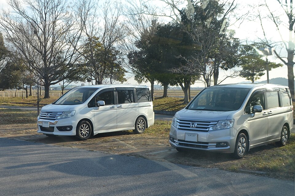 ステップワゴン 4代目 標準 の顔