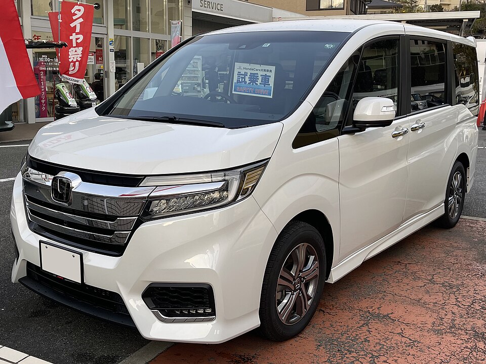 ホンダ ステップワゴン 5代目 スパーダ の正面写真