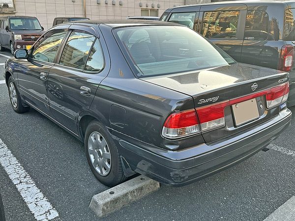 サニー 9代目 の後方写真