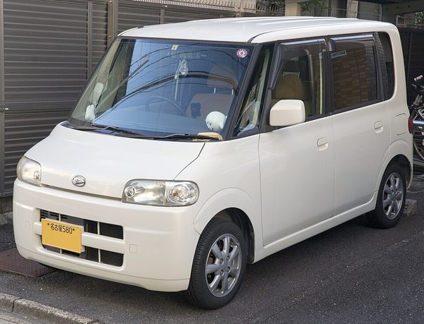 タント 初代 の斜め前写真