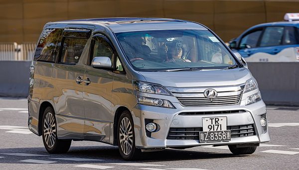 ヴェルファイア 初代 の顔