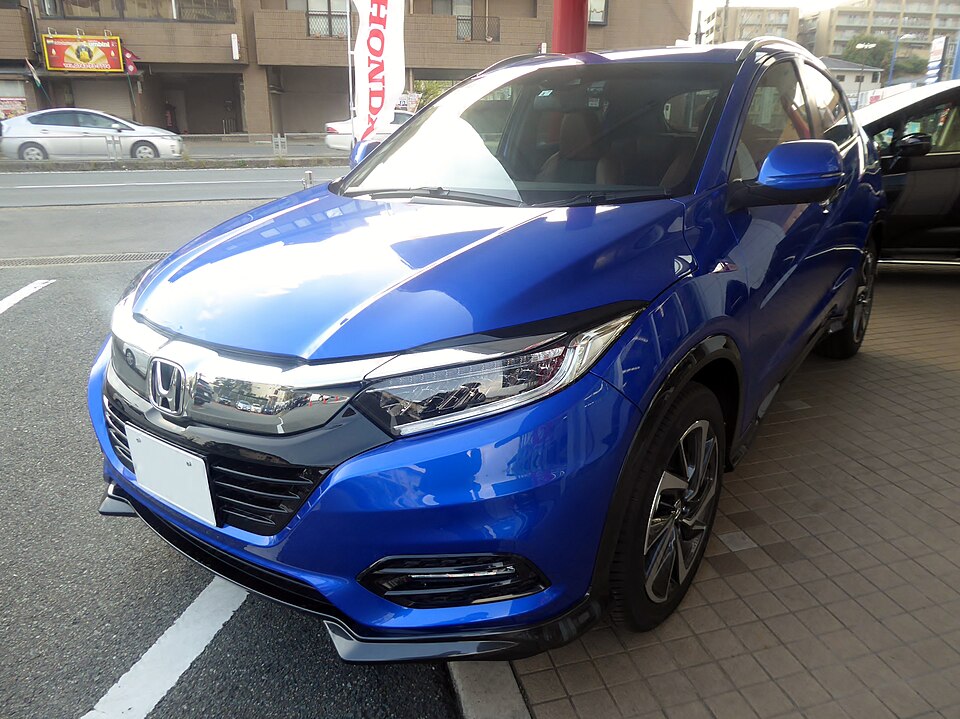 ホンダ ヴェゼル 初代 の斜め前写真