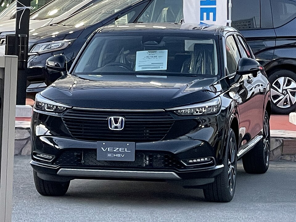 ホンダ ヴェゼル 2代目 の斜め前写真