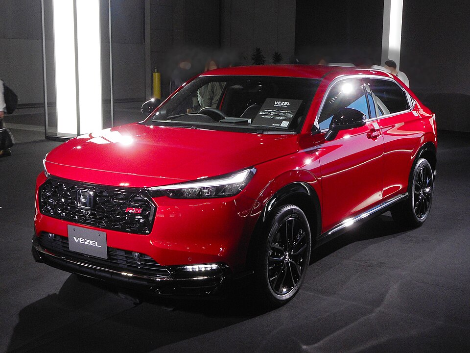 ホンダ ヴェゼル 2代目 の斜め前写真