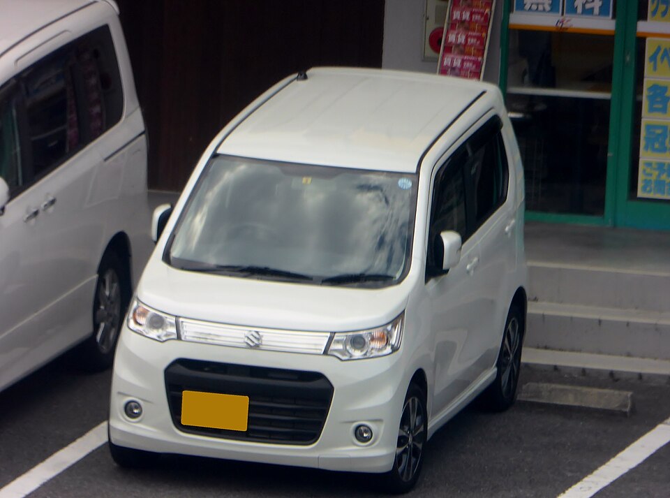 スズキ ワゴンR 5代目 スティングレー の正面写真