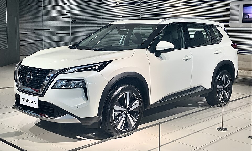 日産 エクストレイル 3代目 の正面写真