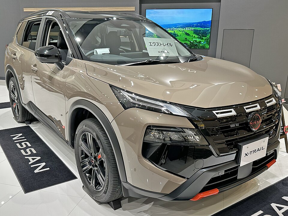 日産 エクストレイル 4代目 ROCK CREEK の斜め前写真