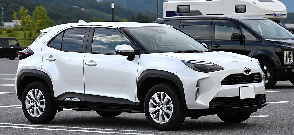 トヨタ ヤリスクロス 初代 の斜め前写真