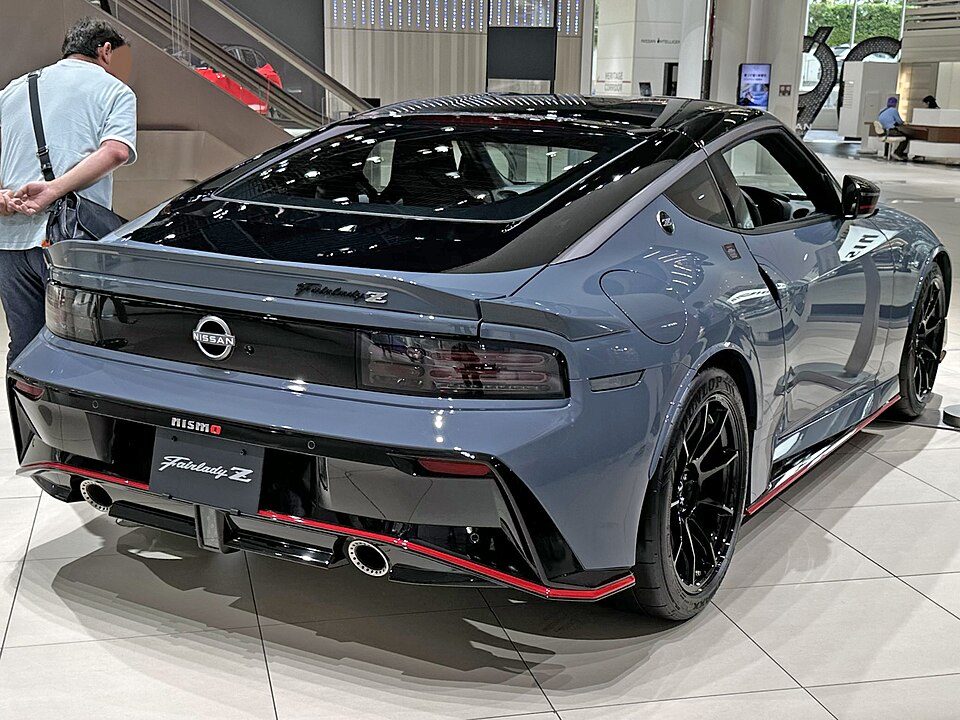 日産 フェアレディZ 7代目 NISMO の後方写真