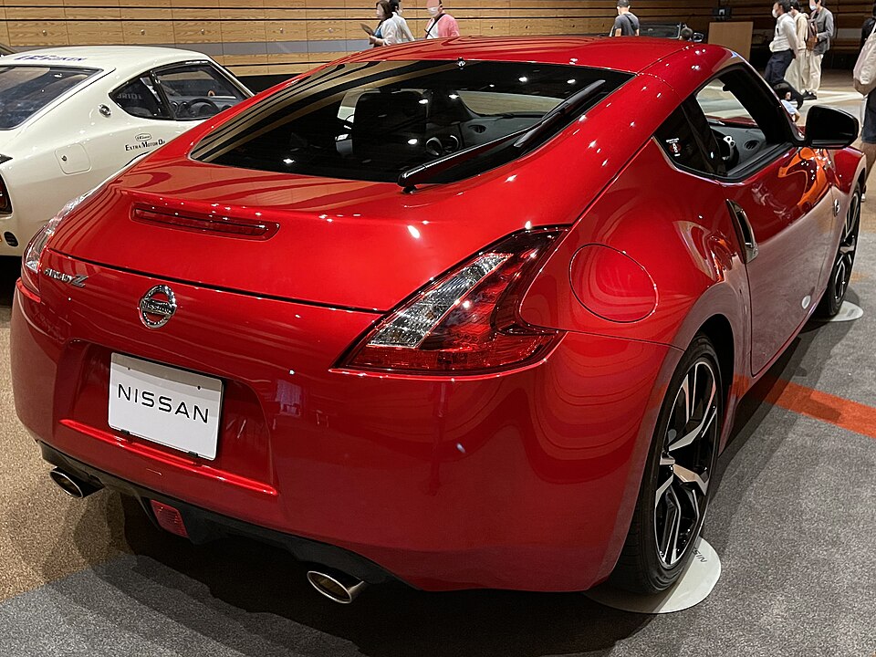 日産 フェアレディZ 6代目 の後方写真